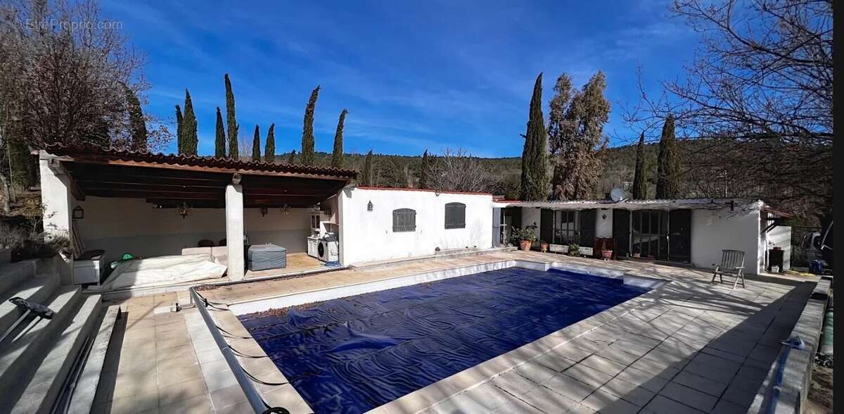 Maison à VILLECROZE