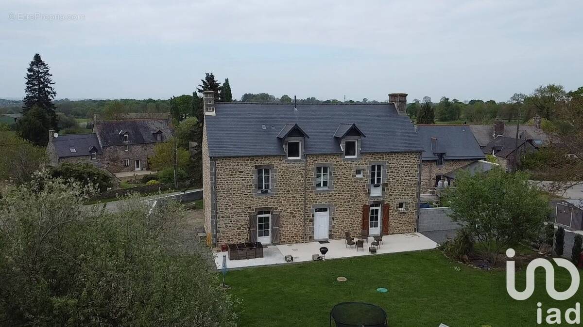 Photo 1 - Maison à BAGUER-MORVAN