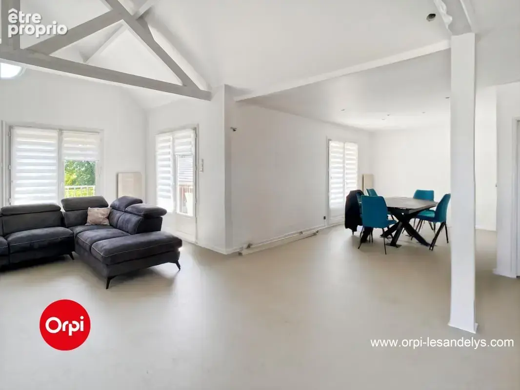 Maison À Vendre - Beau séjour lumineux - 4 chambres - photo 3
