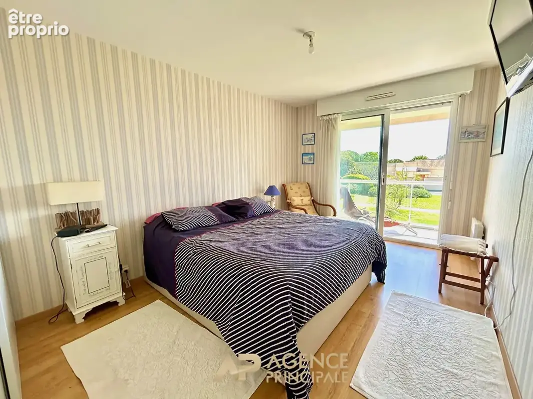 Appartement 64 m² La Rochelle -Terrasse 22 m² - Ascenseur - Parking - DPE B - photo 8