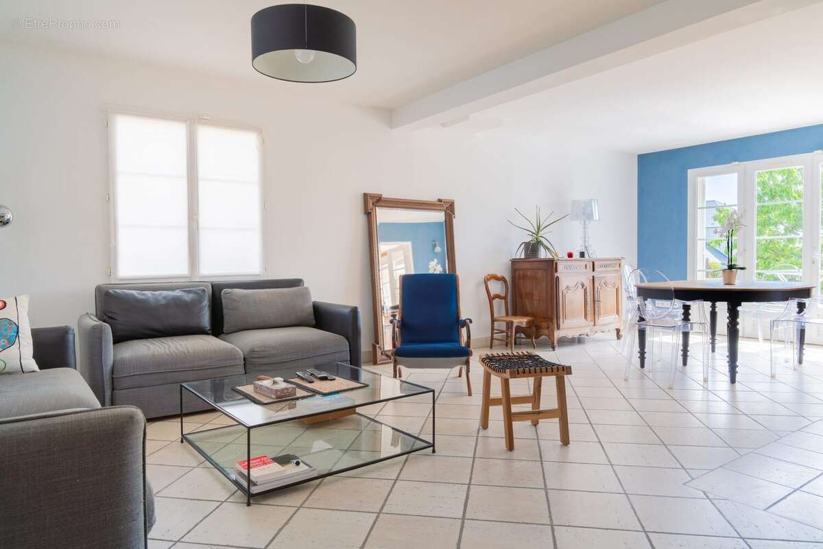 Maison à COMBLEUX