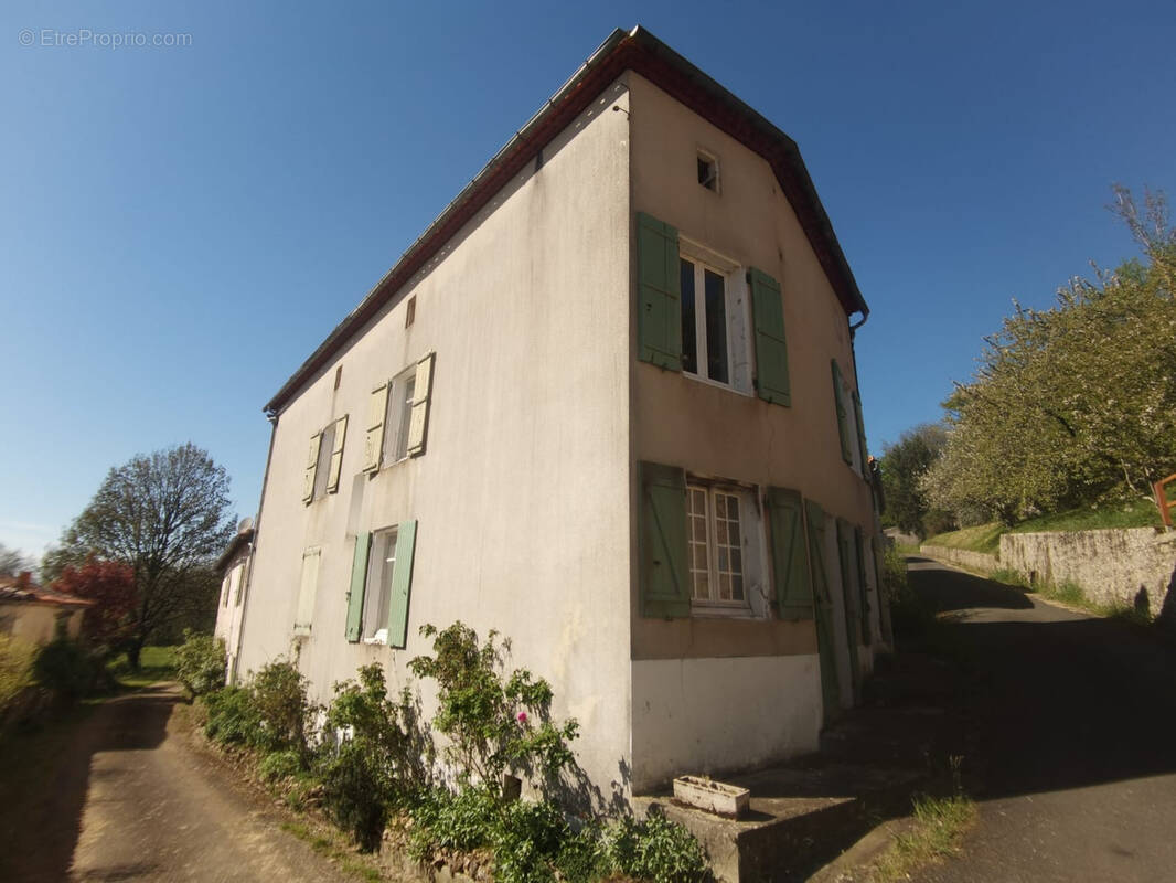 Maison à VITRAC-SAINT-VINCENT
