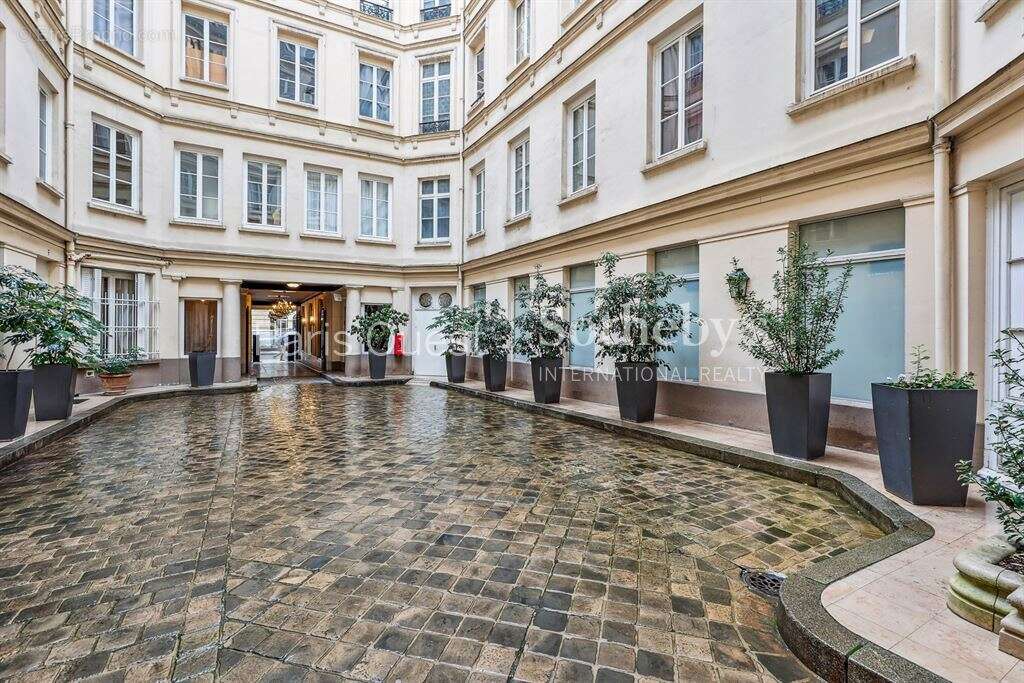 Appartement à PARIS-8E