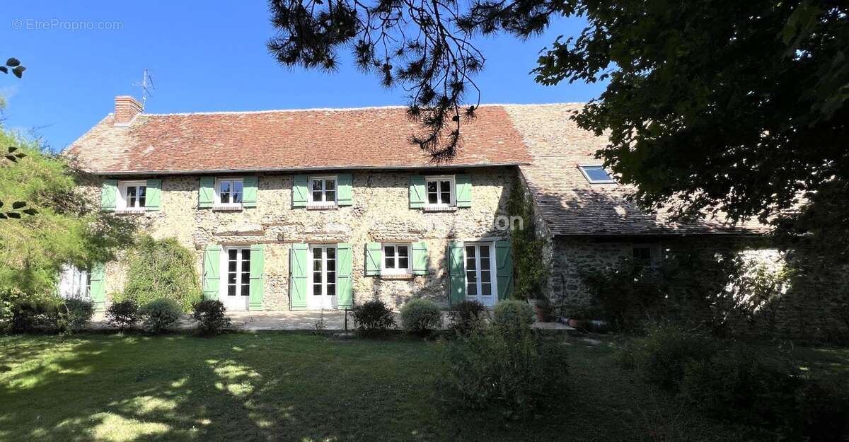 Maison à DOUAINS