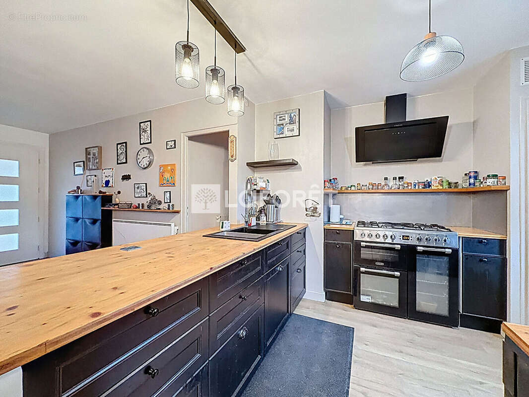 Maison à SAINT-ETIENNE-SUR-CHALARONNE