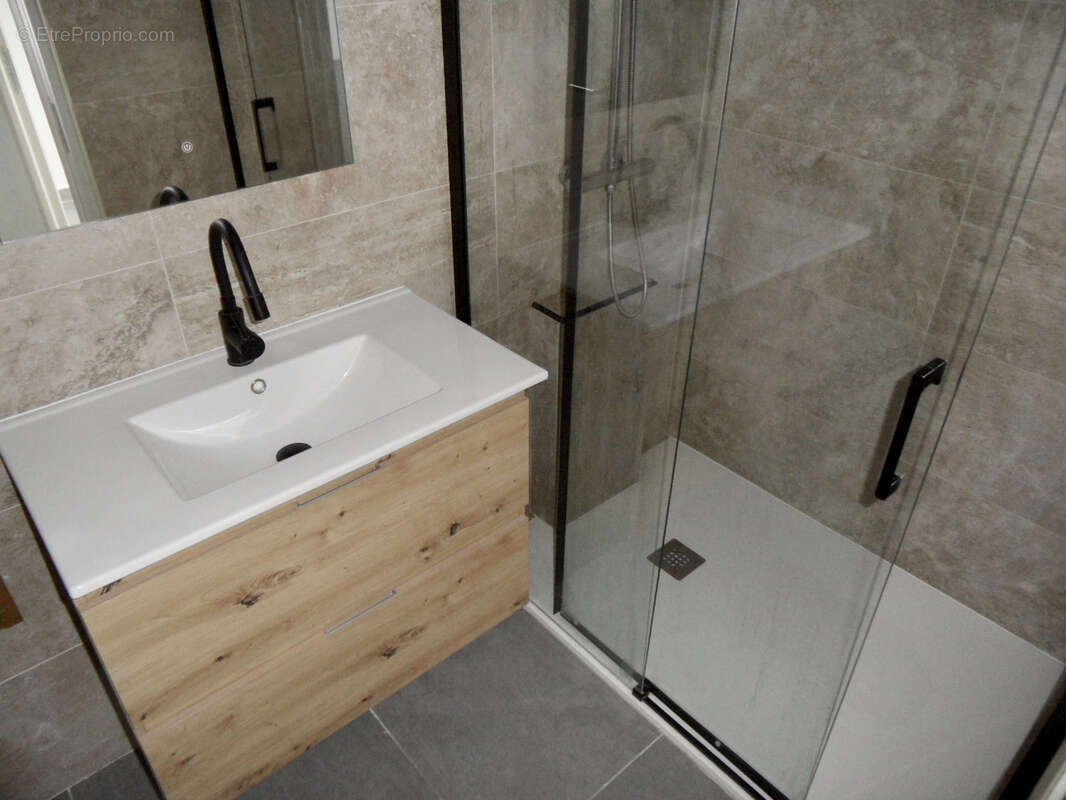 Appartement à PEYPIN