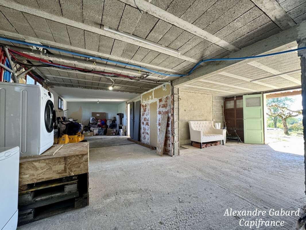 Maison traditionnelle - 3 chambres et bureau - Véranda - Garages - Jardin - photo 18