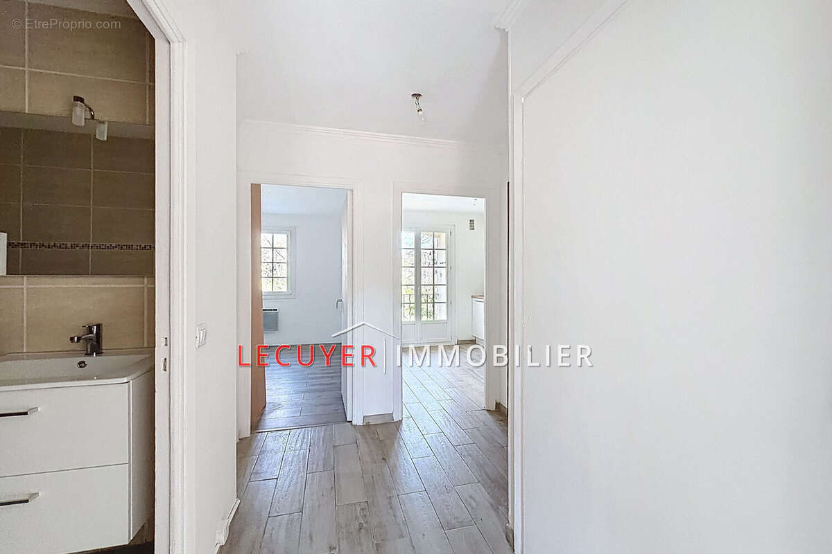 Appartement à VALLAURIS
