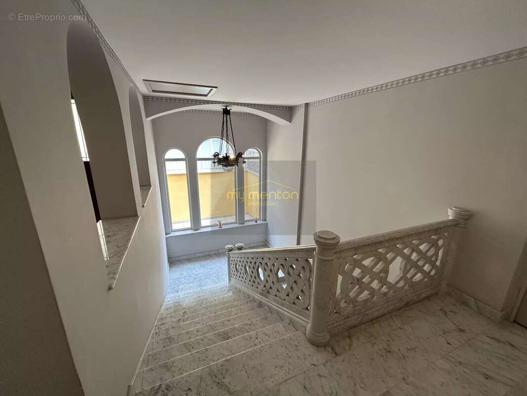 Menton Garavan – Luxueux 3 pièces avec vastes terrasses, vue mer panoramique - photo 23