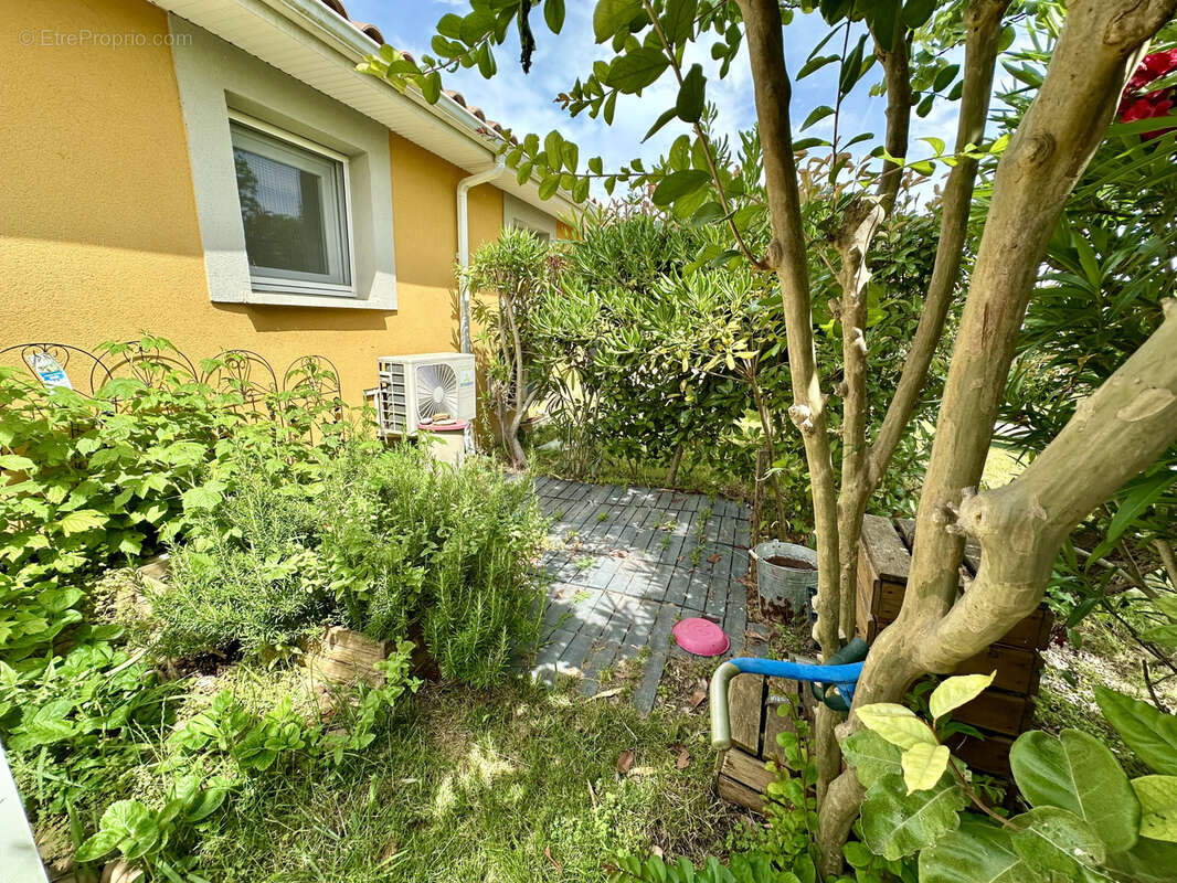 Paradou (13) : Villa T3 de plain pied de 78 m2 avec extérieur, garage et parking - photo 14
