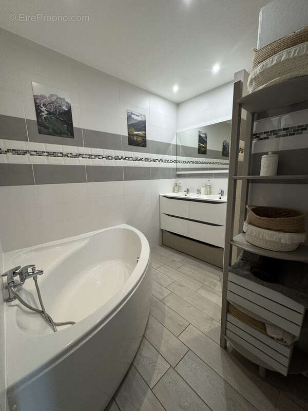 Appartement à SAINT-GENEST-LERPT