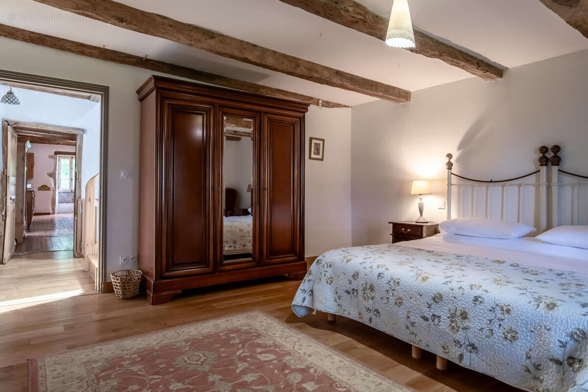 Maison à MONTAIGU-DE-QUERCY
