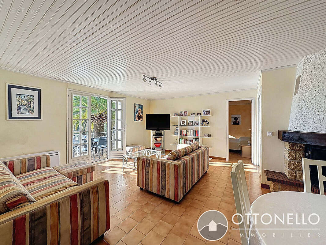 Maison à ROQUEBRUNE-SUR-ARGENS