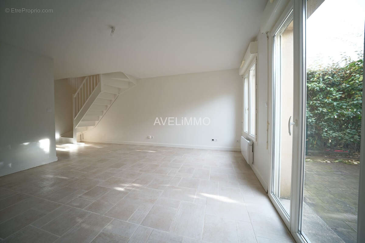 Maison à LA QUEUE-LES-YVELINES