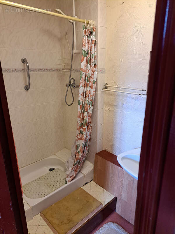 Grande maison familiale avec jardin, garage et dépendances - photo 28