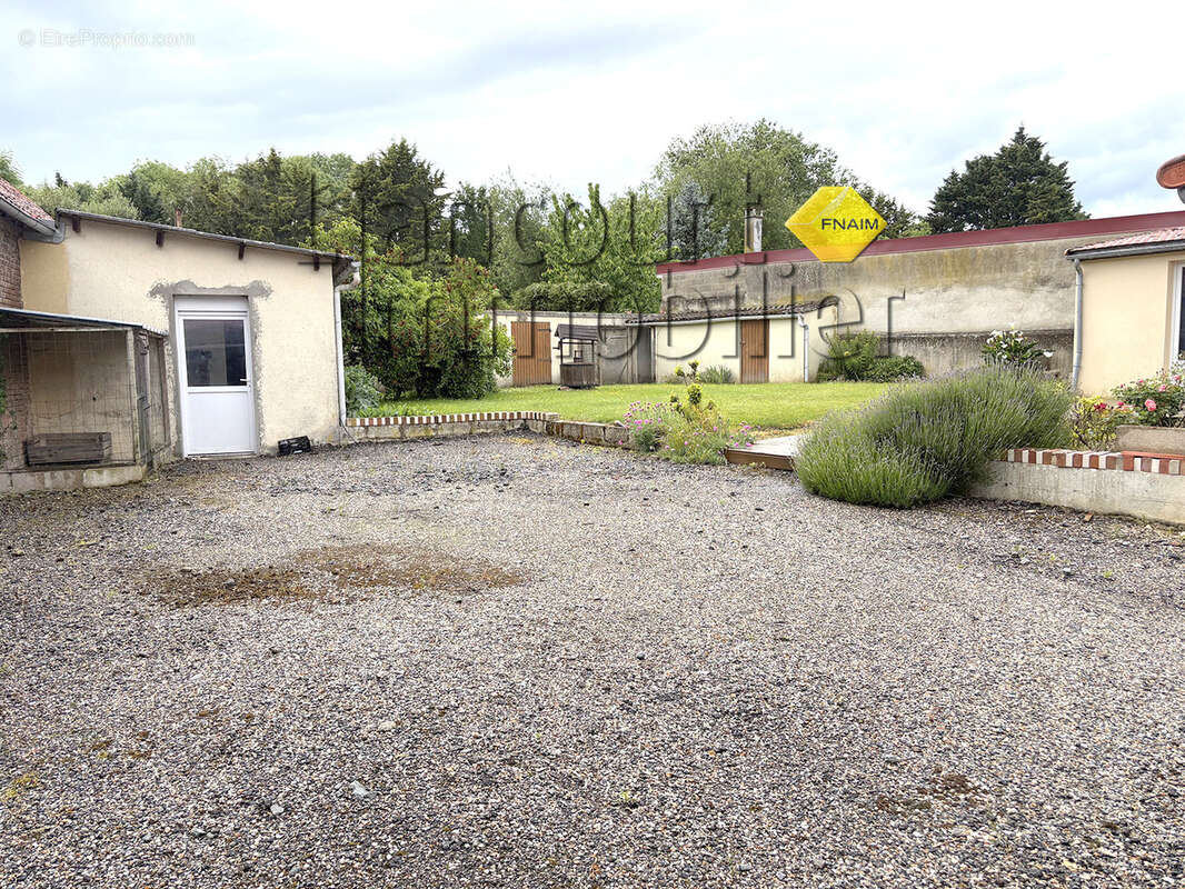 Maison à LIGNIERES