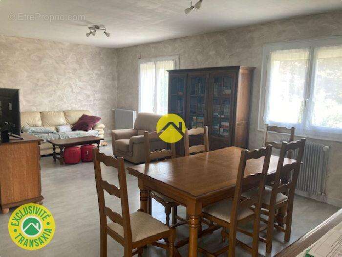 Maison à LES AIX-D'ANGILLON