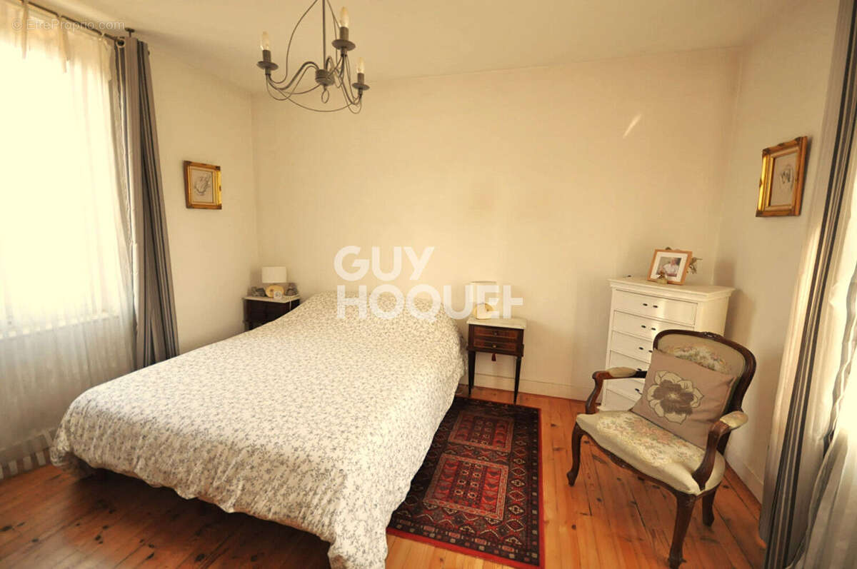 Maison à SAINT-GENIS-L'ARGENTIERE