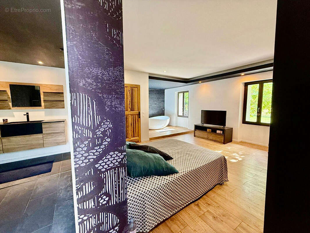 Maison à L'ISLE-SUR-LA-SORGUE