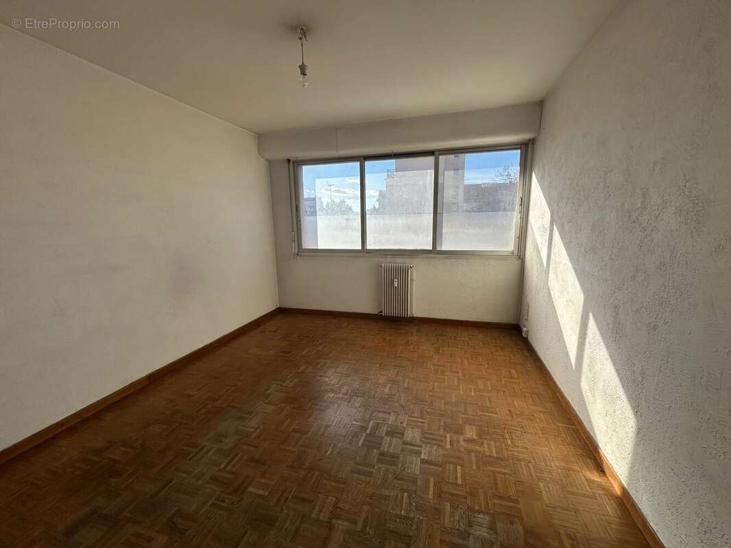 Appartement à MARSEILLE-4E