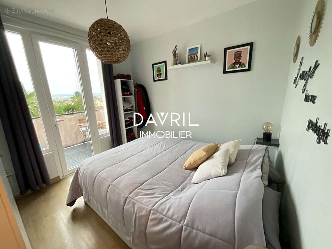 Appartement à CHANTELOUP-LES-VIGNES