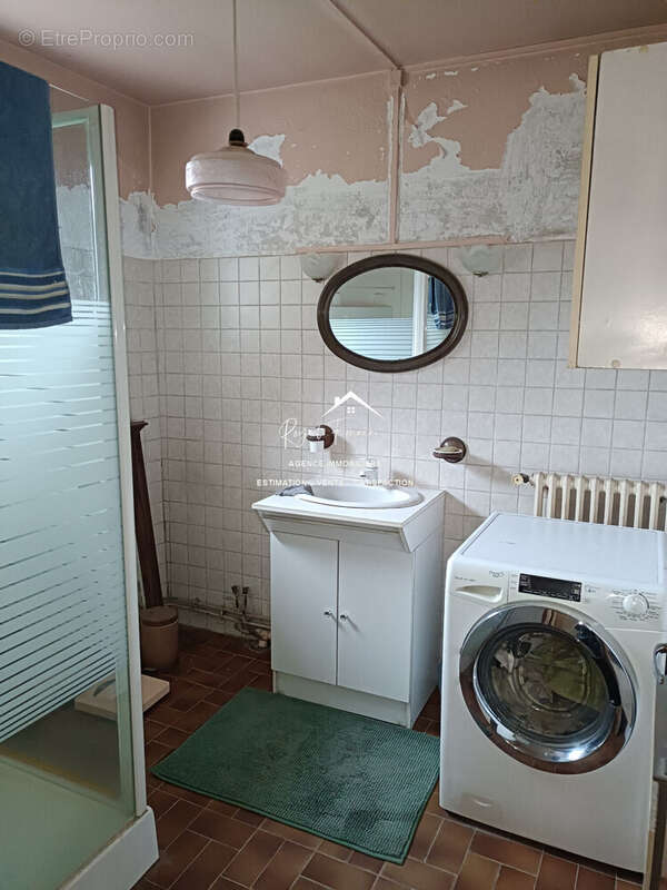 Salle d&#039;eau - Maison à YZEURES-SUR-CREUSE