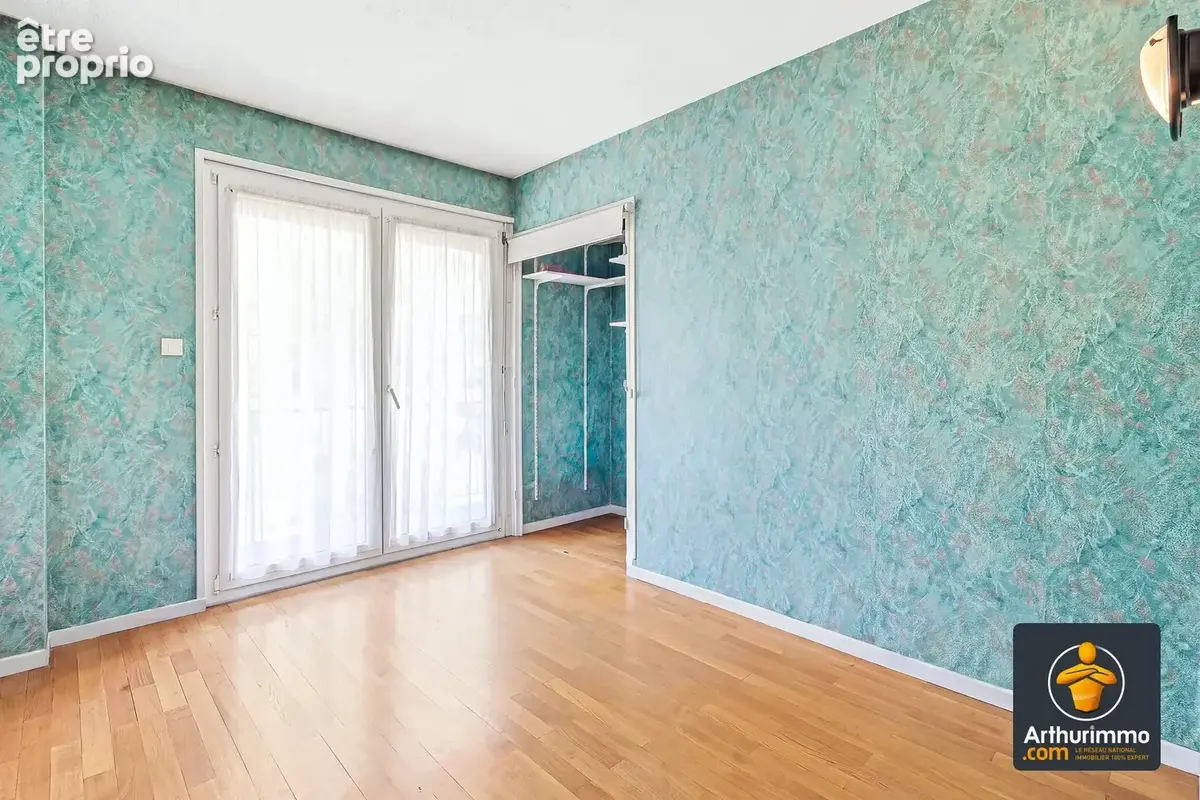 Maison 180 m² – 5 chambres – terrain plat de 3 020 m² – 143 m² de garages - photo 8