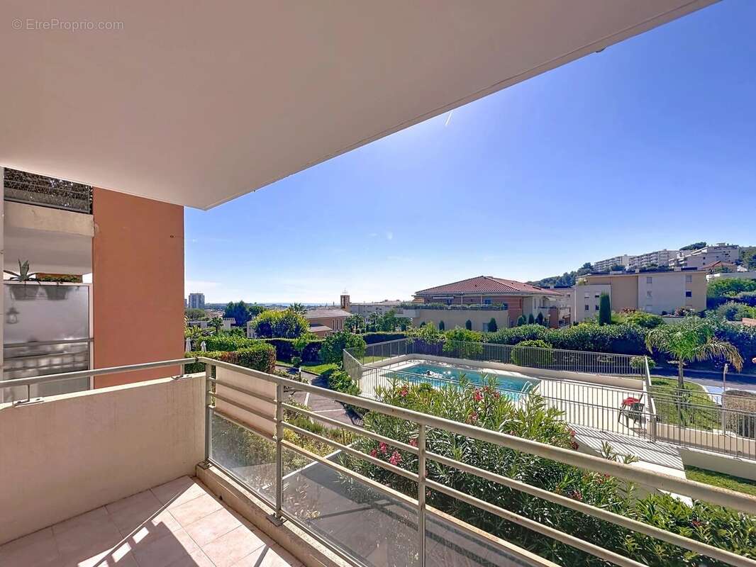 Appartement à SAINT-LAURENT-DU-VAR