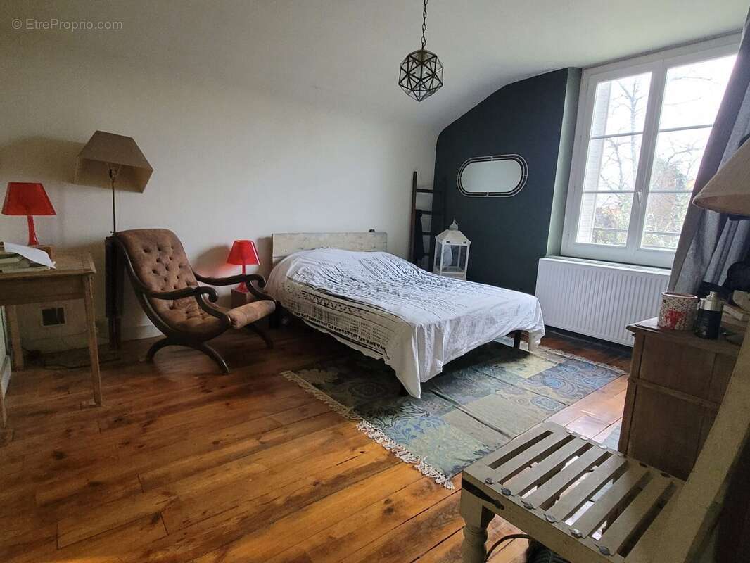 Maison à SAINT-LEONARD-DE-NOBLAT