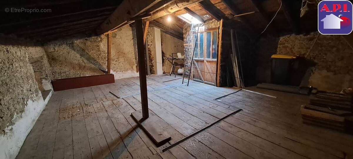 Maison à L&#039;AIGUILLON