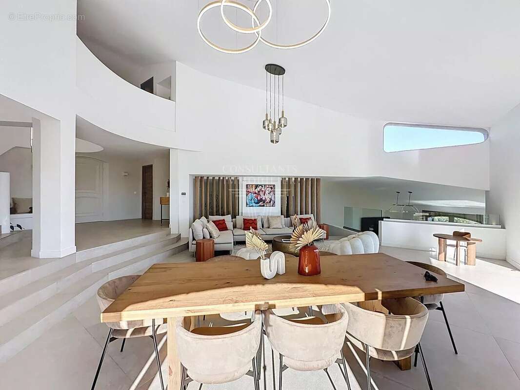 Maison à MANDELIEU-LA-NAPOULE