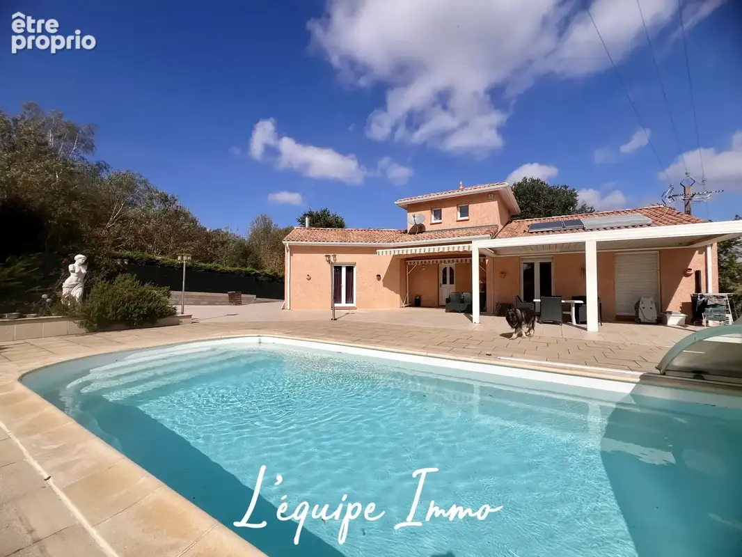 Maison familiale avec sous-sol total, piscine et terrain de 4000m2. - photo 2