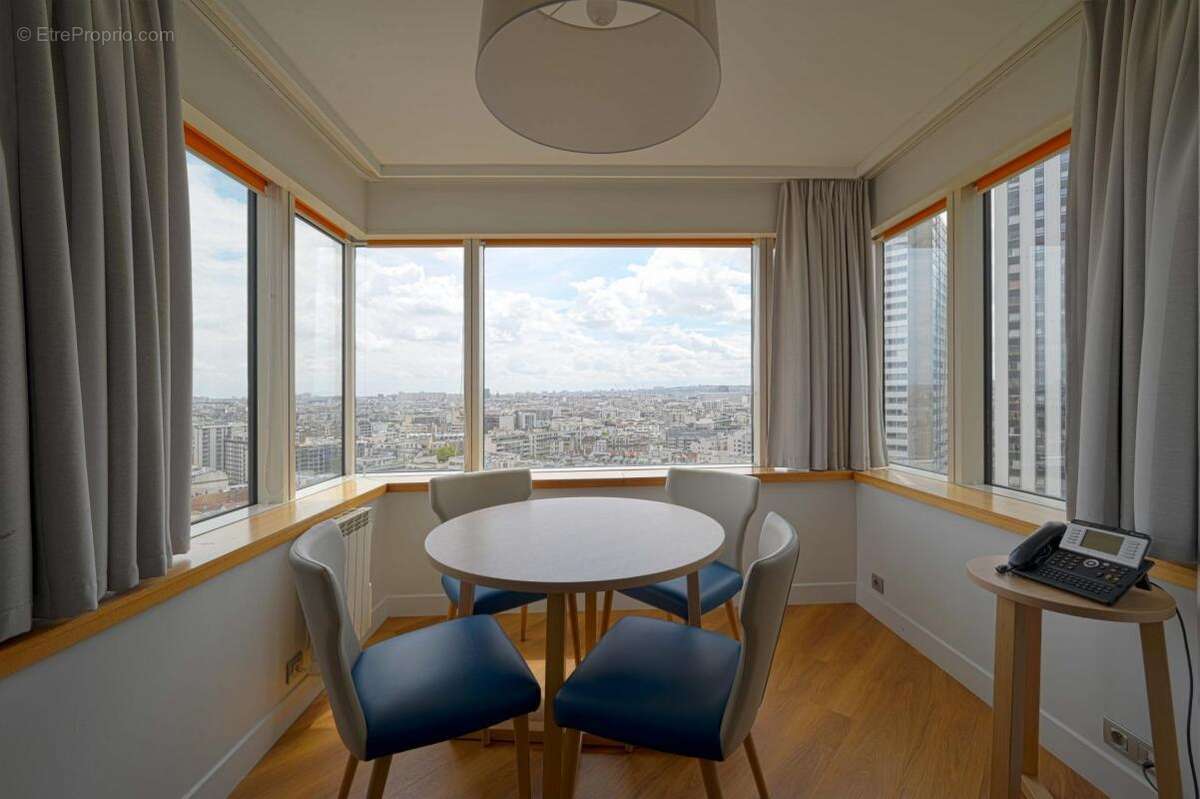 Appartement à PARIS-15E