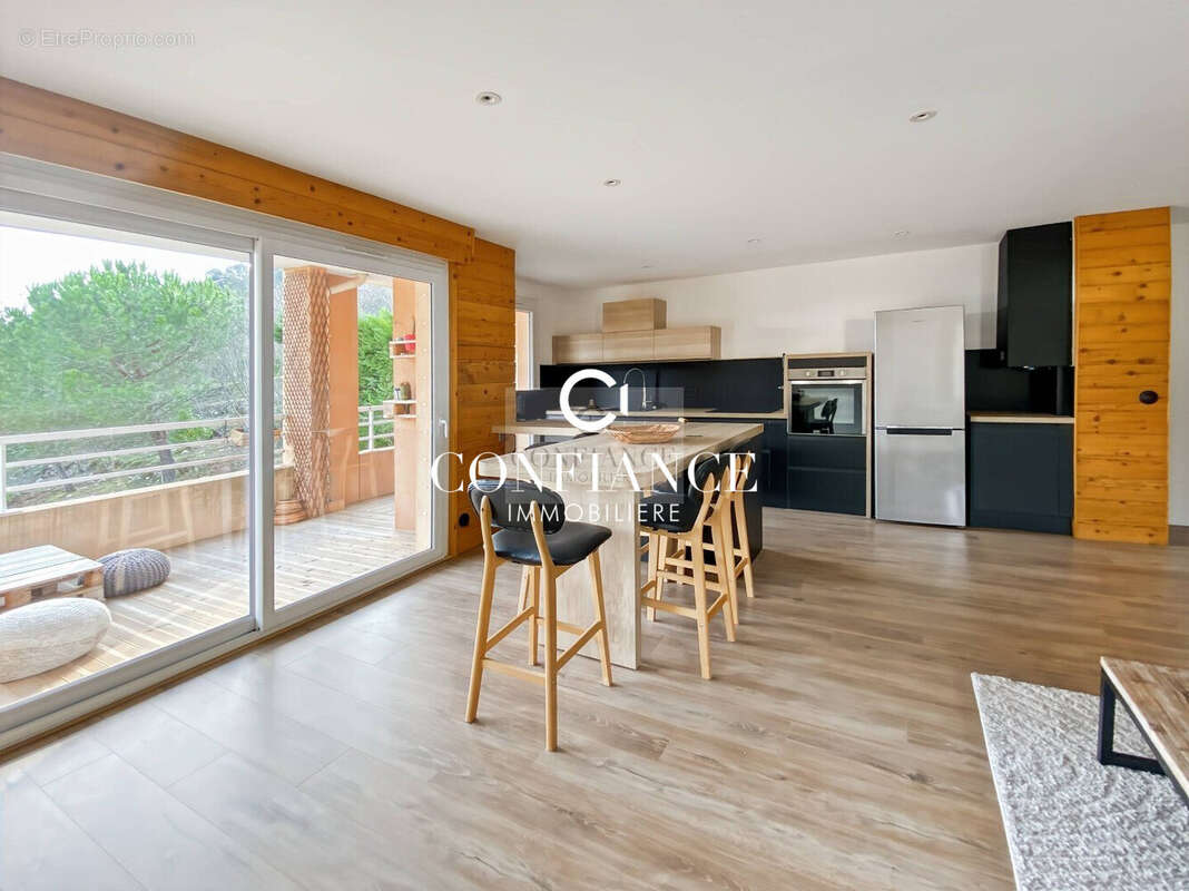 Appartement à EZE