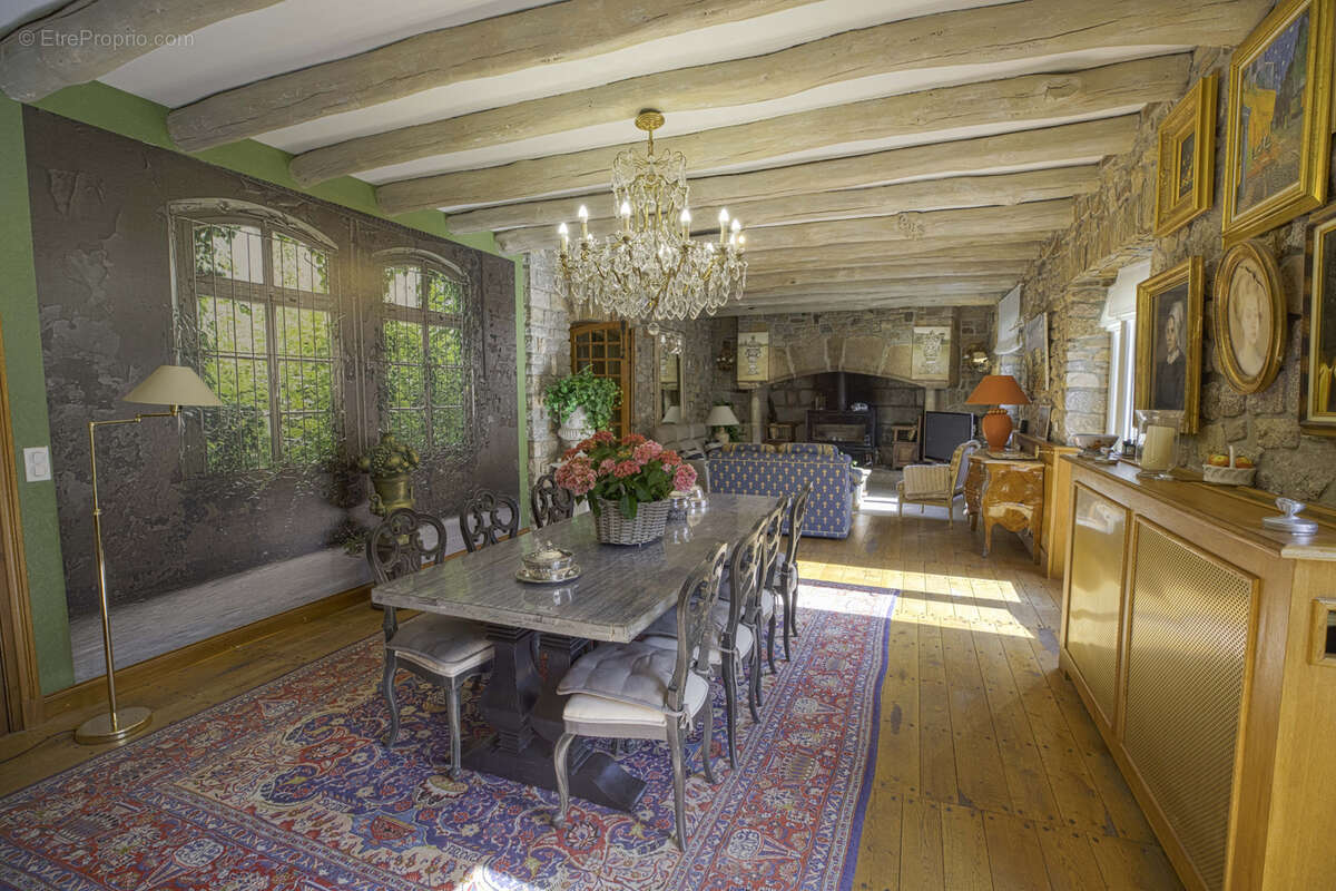 Maison à CHAUDES-AIGUES