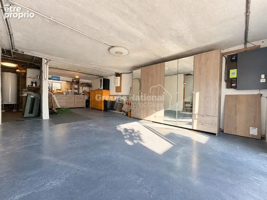 Magnifique maison entièrement rénovée avec extérieur et grand garage ! - photo 12