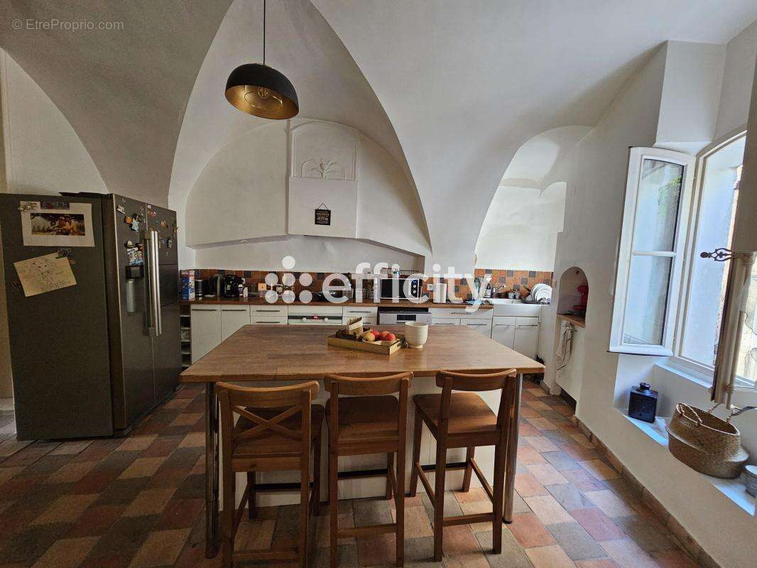 Appartement à LA TOUR-D&#039;AIGUES