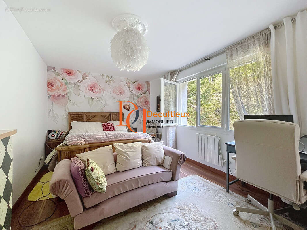 Maison à SAINT-GENIS-LES-OLLIERES