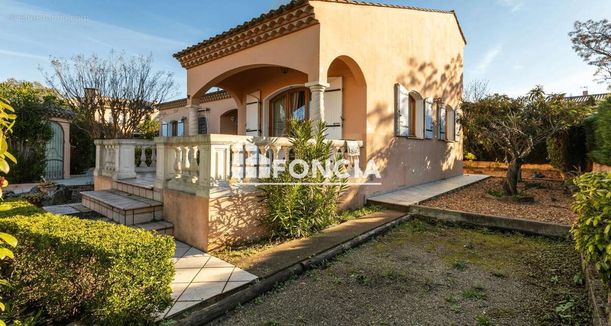 Maison de plain pied de 150m2 avec jardin, cabanon, garage et cave - photo 4