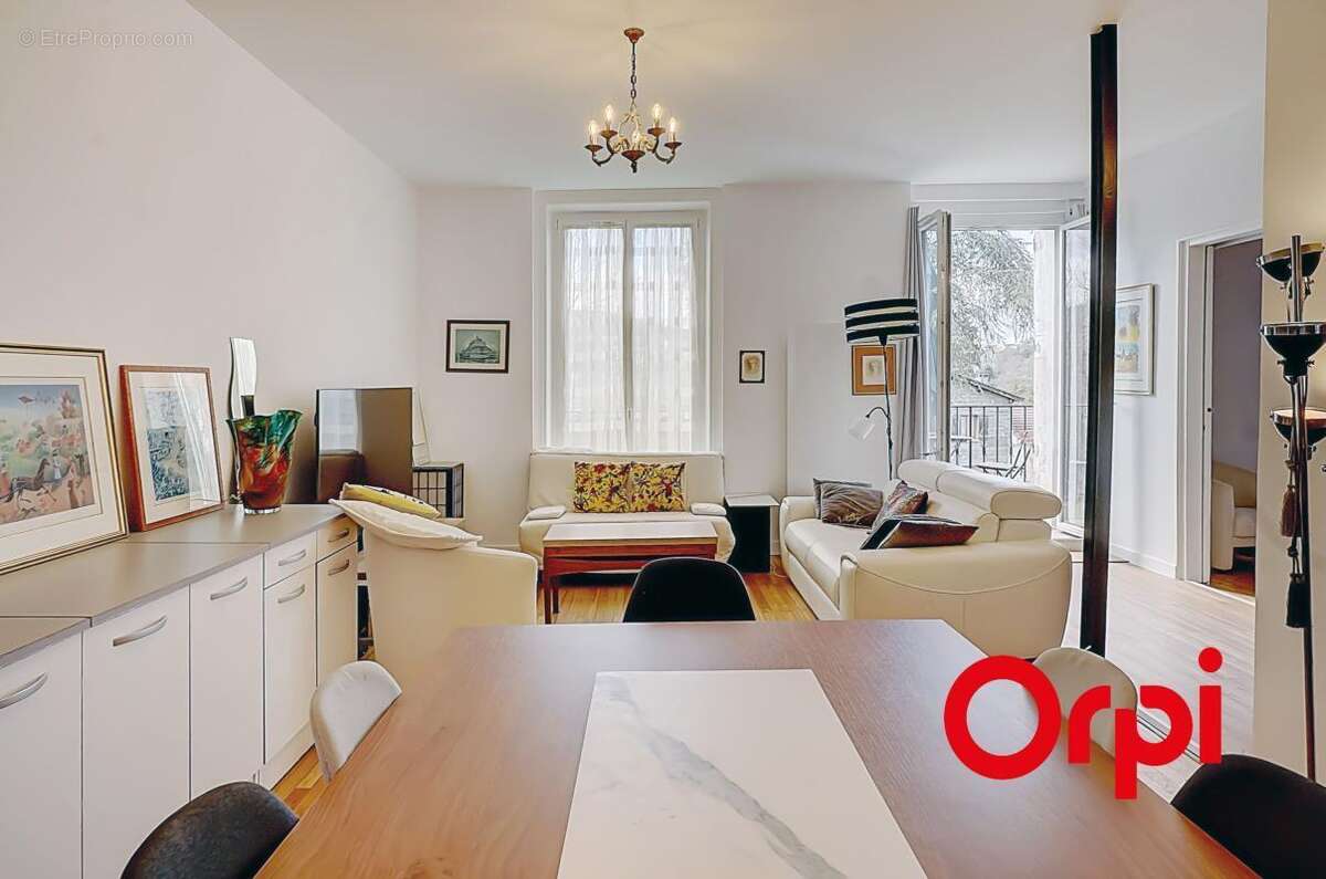 Appartement à NEUVILLE-SUR-SAONE