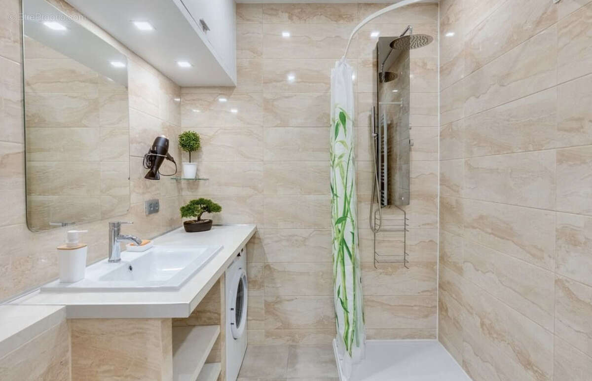 Appartement à MARSEILLE-6E