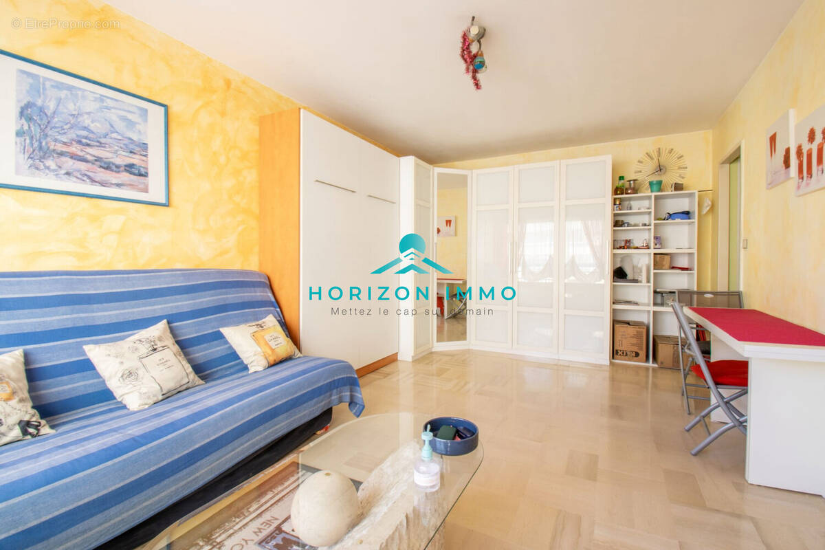 Appartement à SAINT-LAURENT-DU-VAR