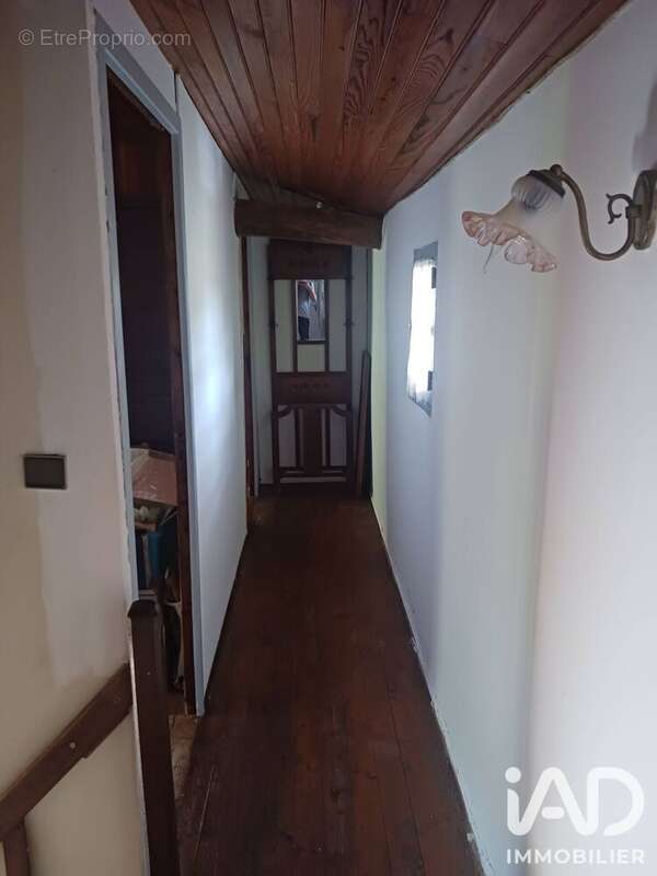 Maison 121 m² à Champagne-Saint-Hilaire  - photo 8