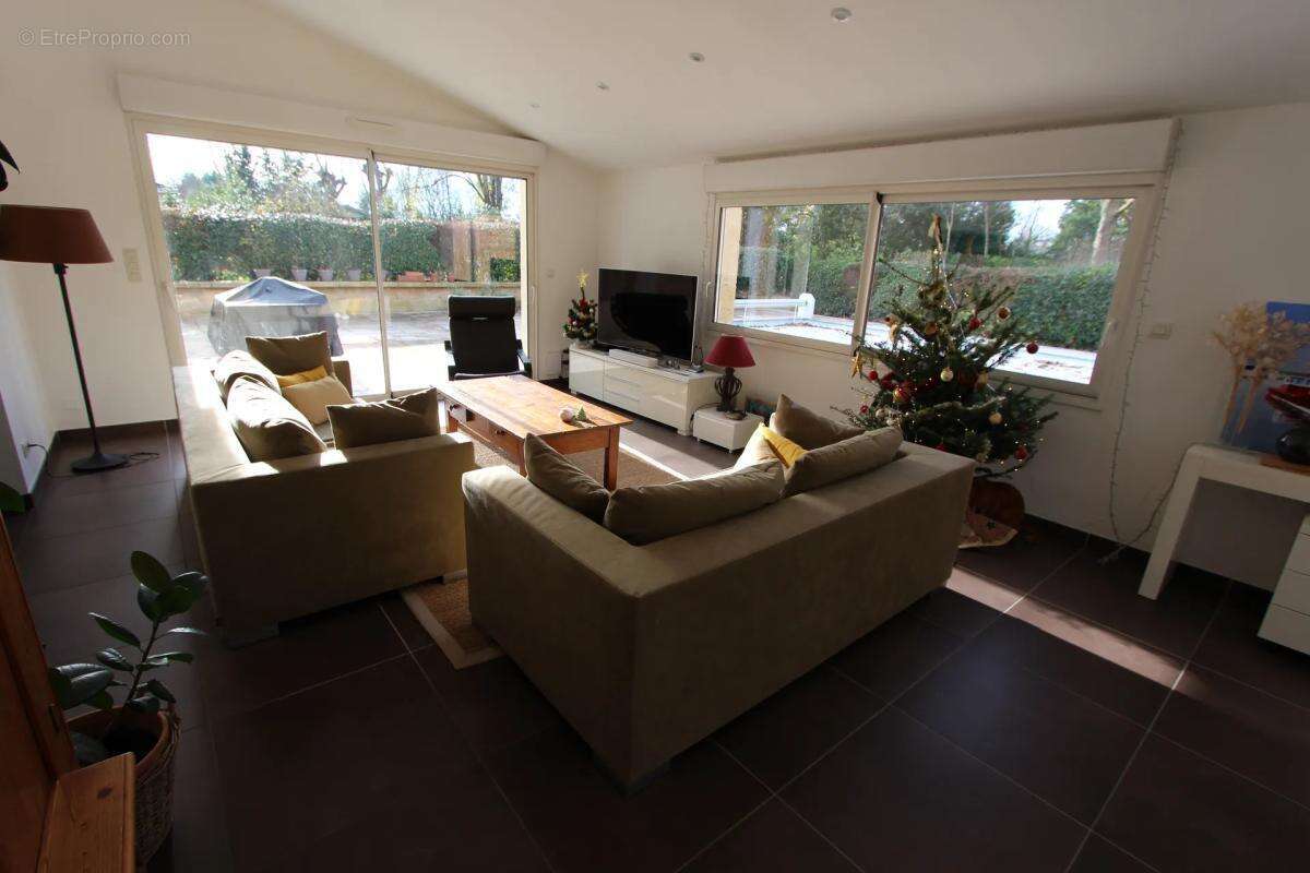 Maison à AMBARES-ET-LAGRAVE