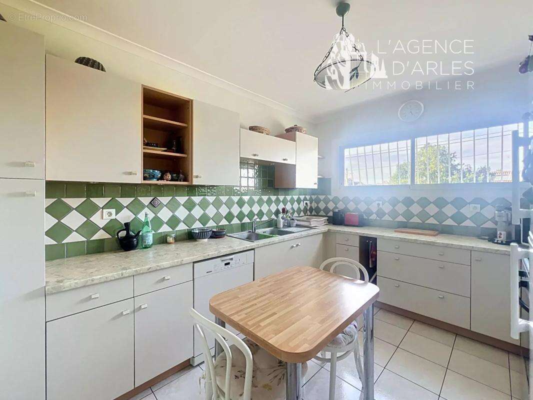 Arles – Monplaisir Nord  Maison familiale 5 chambres avec jardin et grand garage - photo 2