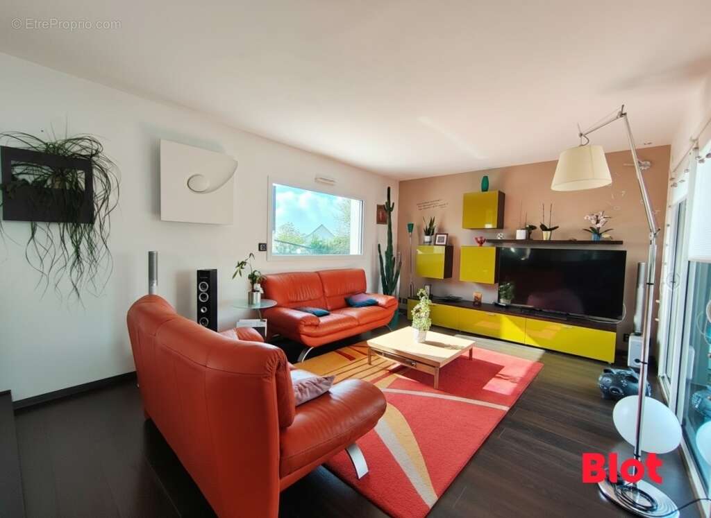 Maison à MONTREUIL-LE-GAST