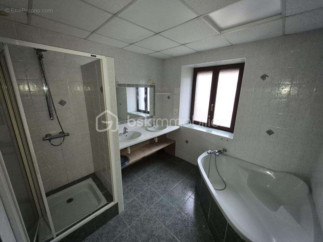 Maison à MARSAC-EN-LIVRADOIS