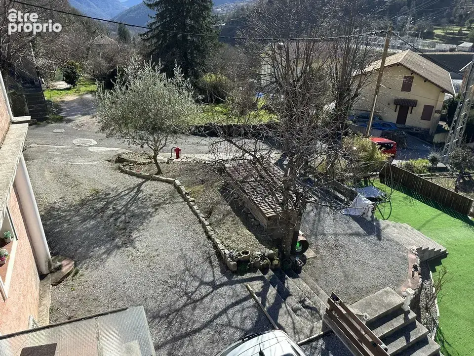 Villa 5 pièces de 128 m2 avec très grande terrasse, parking et terrains. - photo 2