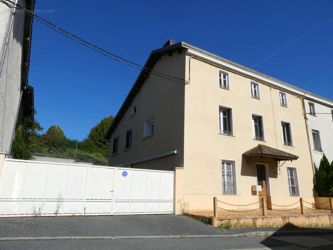 Maison à CHAMBOST-LONGESSAIGNE