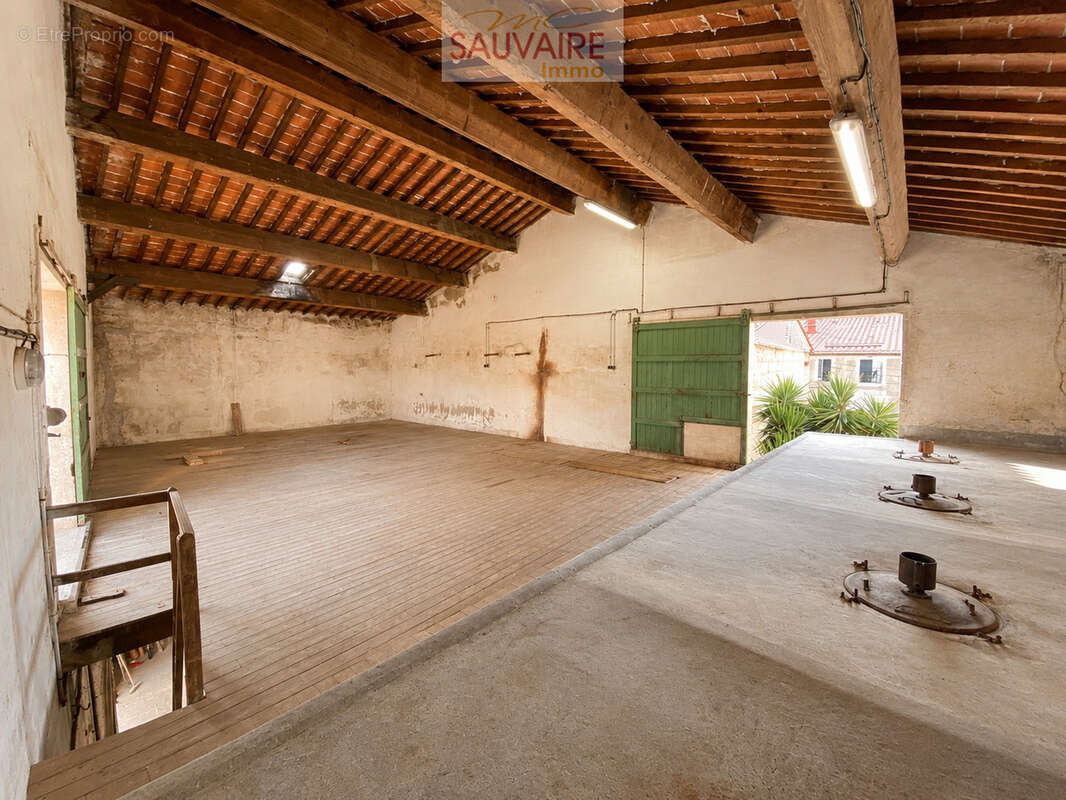 Bâtisse de caractère à transformer en deux habitations - photo 6